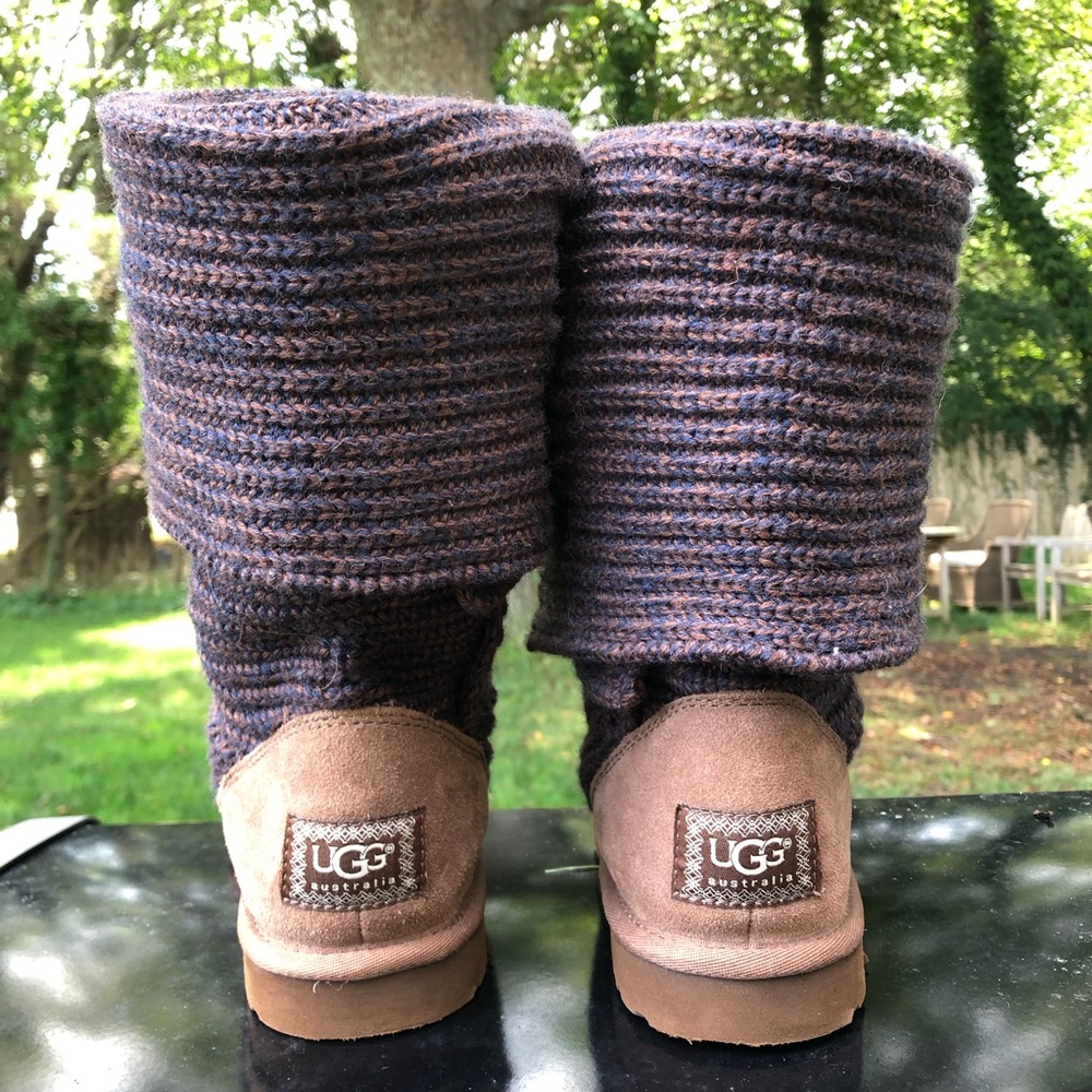 NWOT Knitted classic Cardy II 2 UGG boots. Navy